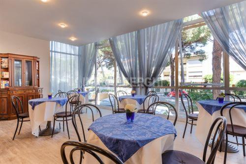 Esperia Boutique Family Hotel เชเซนาติโก ภายนอก รูปภาพ